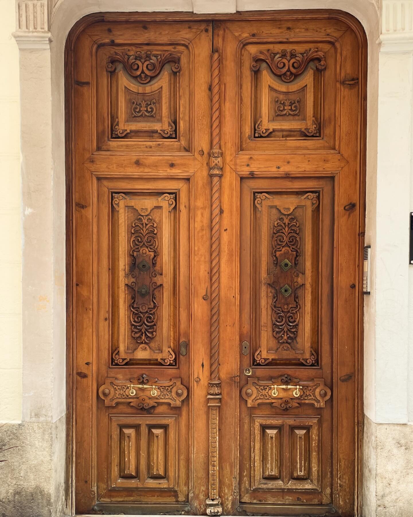 Doors of Valencia.
Catalan Architecute