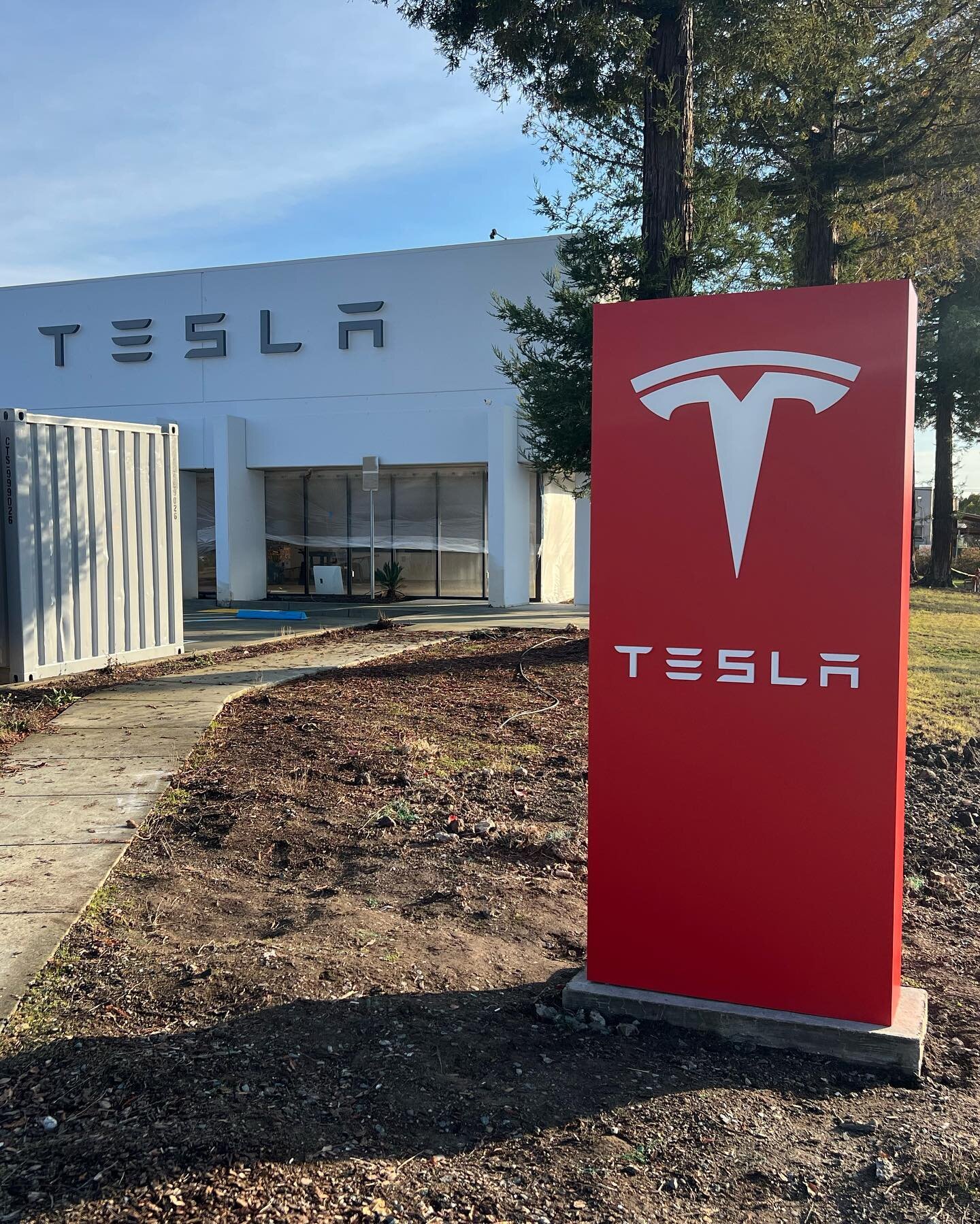 @tesla coming soon to Santa Rosa. Signs beautifully made by @signtechusa and installed by @johnstonsigns. The perfect pair for a perfect install :)