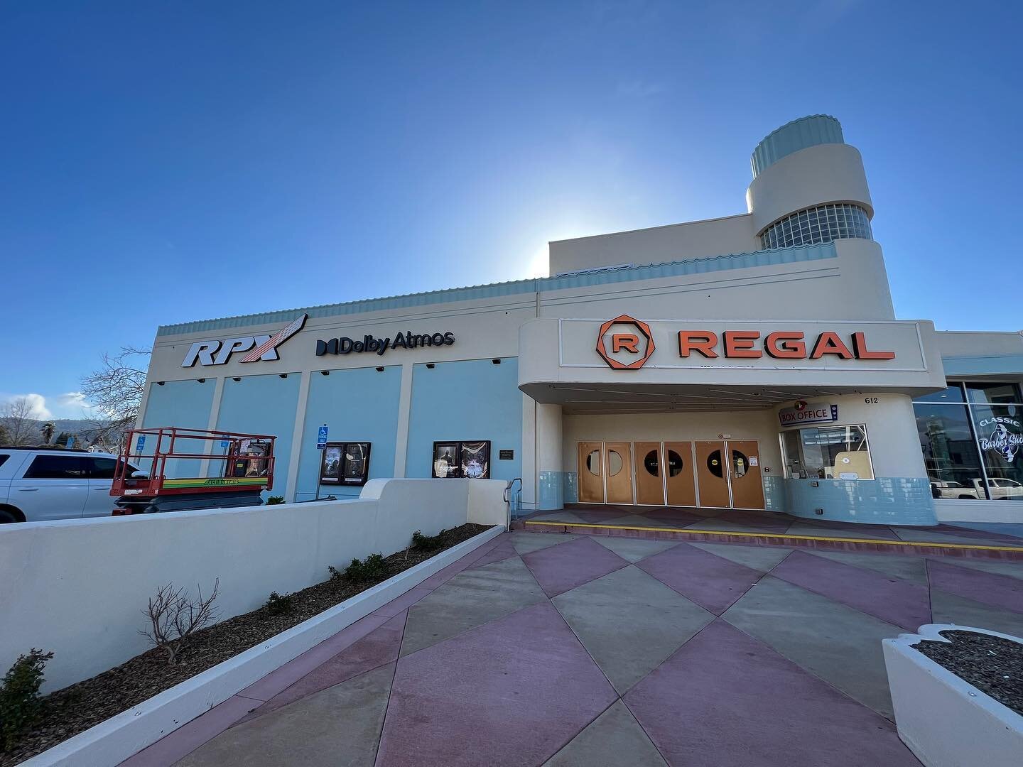 @regal_ukiah getting some love to get y&rsquo;all back into the movie theatres! Check them out! Signs made by @chandlersignsllc and install by @johnstonsigns. #golocalsonomacounty #signs #signshop #sonomacountysigns