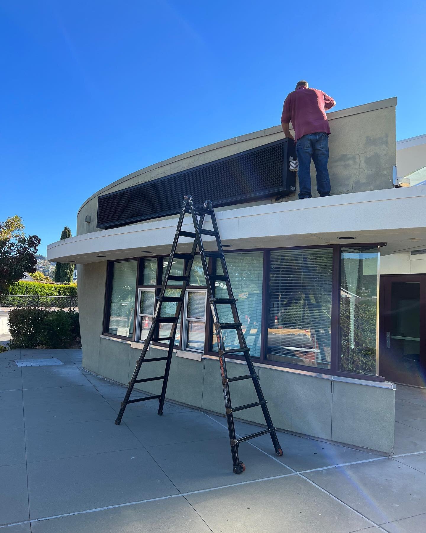 We sell and service some of the best reader boards on the market! @redwood_high_school had us swap out the old/tired one for a beautiful new display! #golocalsonomacounty #signs #signshop #sonomacountysigns