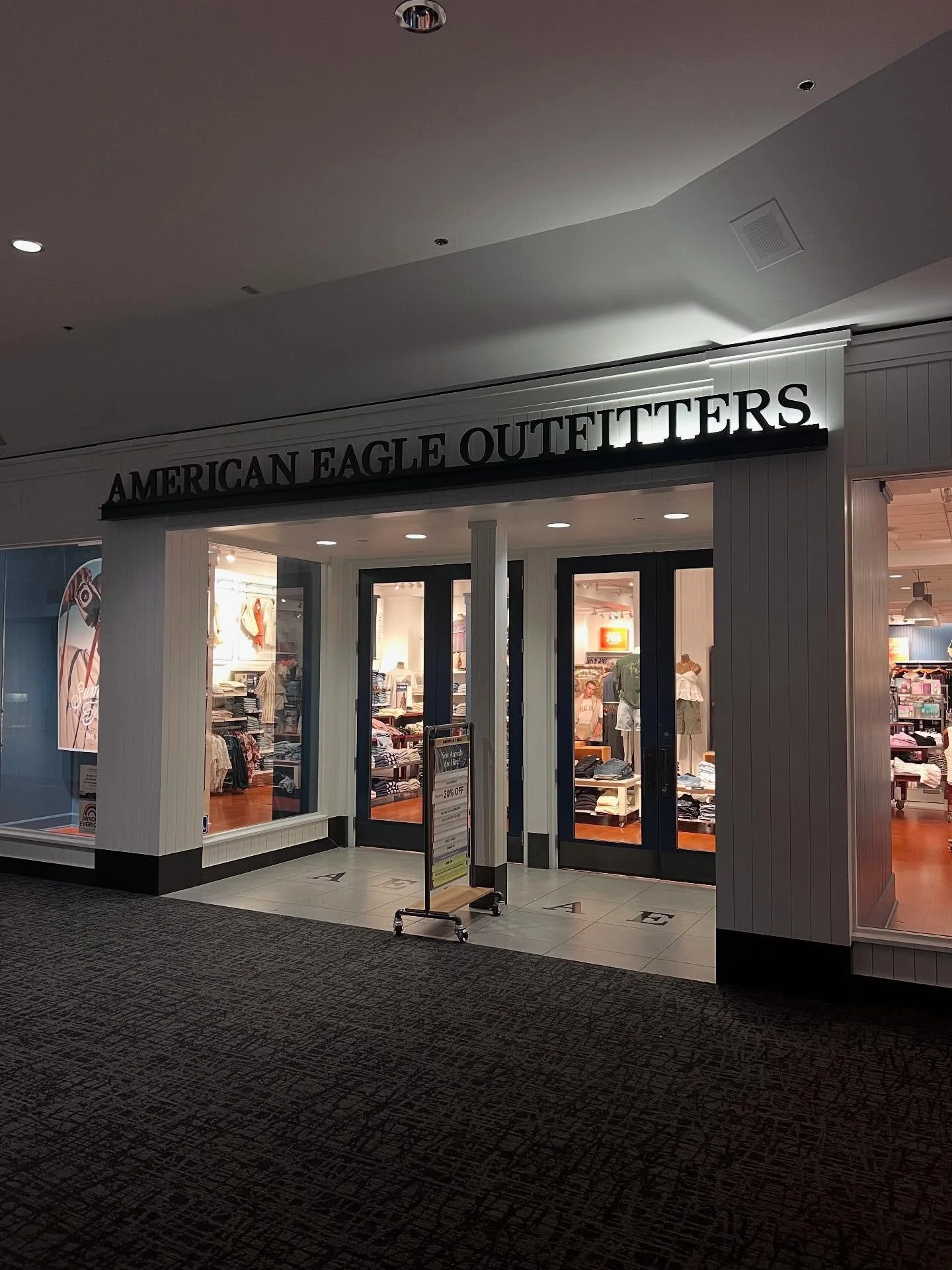 @americaneagle in @santarosaplaza needed a little help today. Nice and bright now! :)