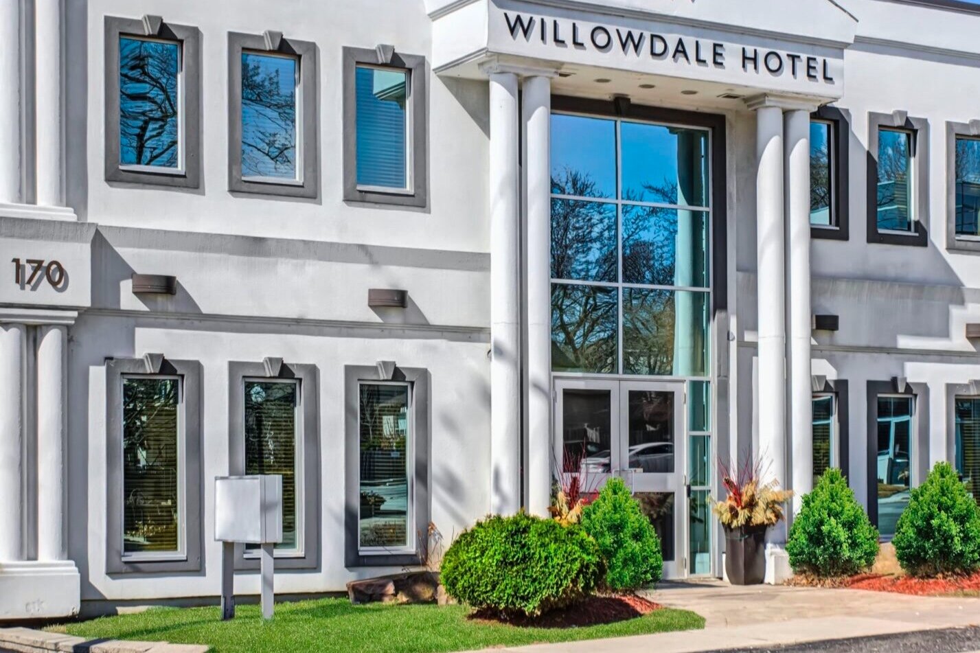 Roehampton Capital Acquires The Willowdale Hotel Toronto North York