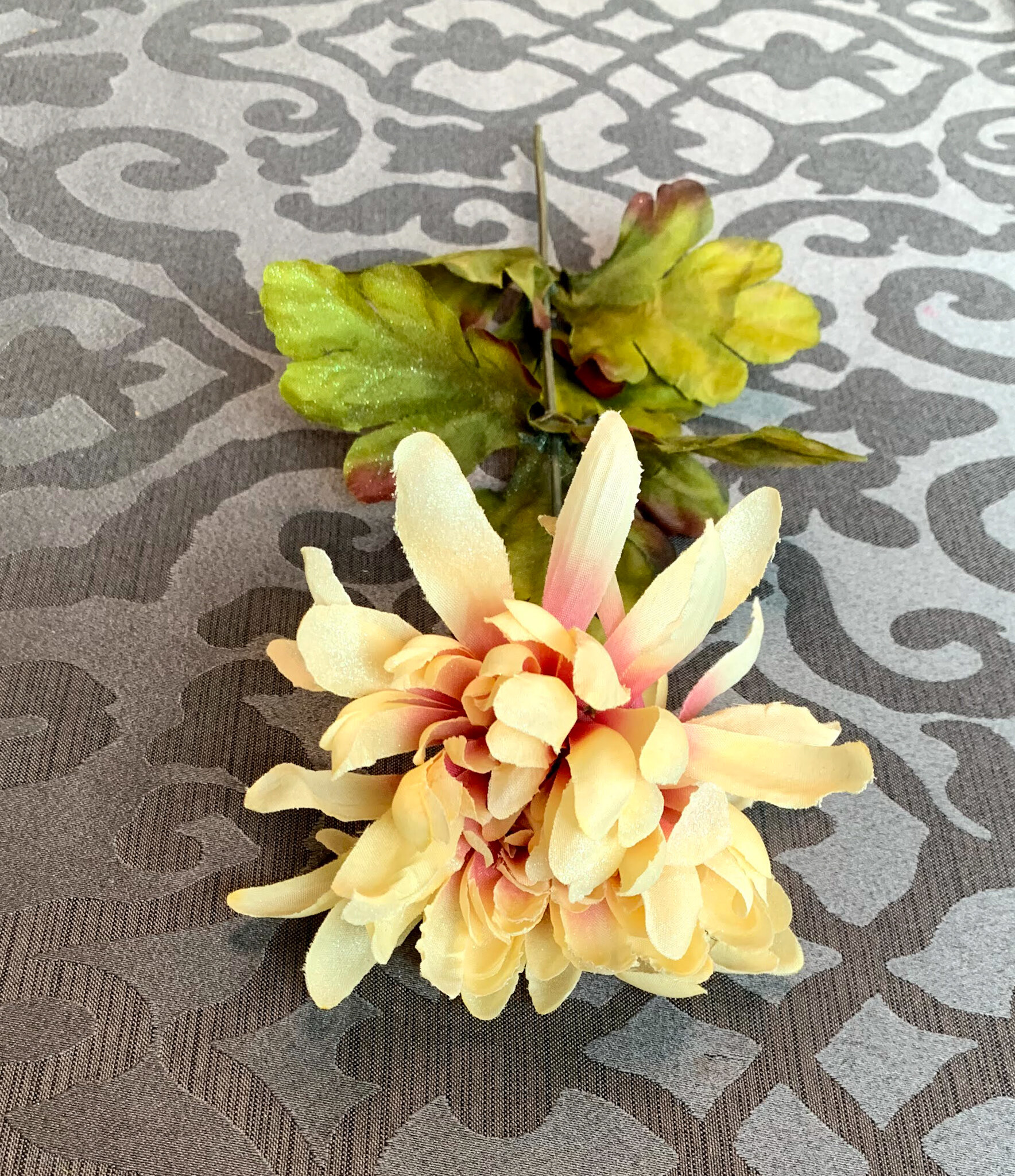 Rose and Cream Chrysanthemums (FL125)