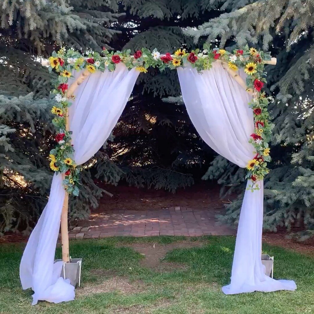Our birch branch arch with red roses, sunflowers, and daisies 😍🌹🌻
.
.
.
.
.
.
.
.
.
.
.
.
.
#loft745 #theloftreceptioncenter #loft745weddings #idahoweddings #easternidahoweddings #byuidaho #byui #byuibride #idahoeventcenter #idahobride #idahobride