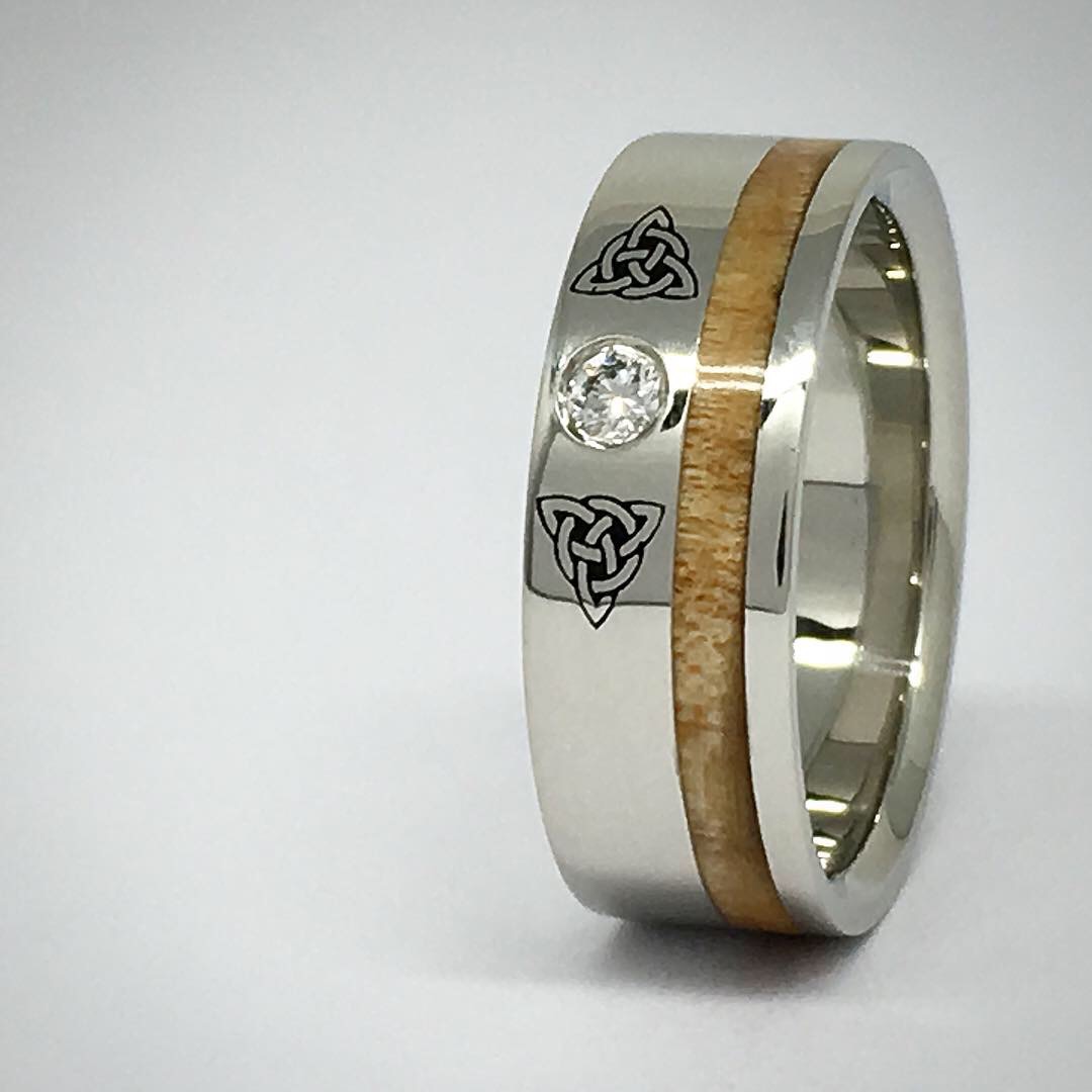Celtic knot inspired white gold ring centre
