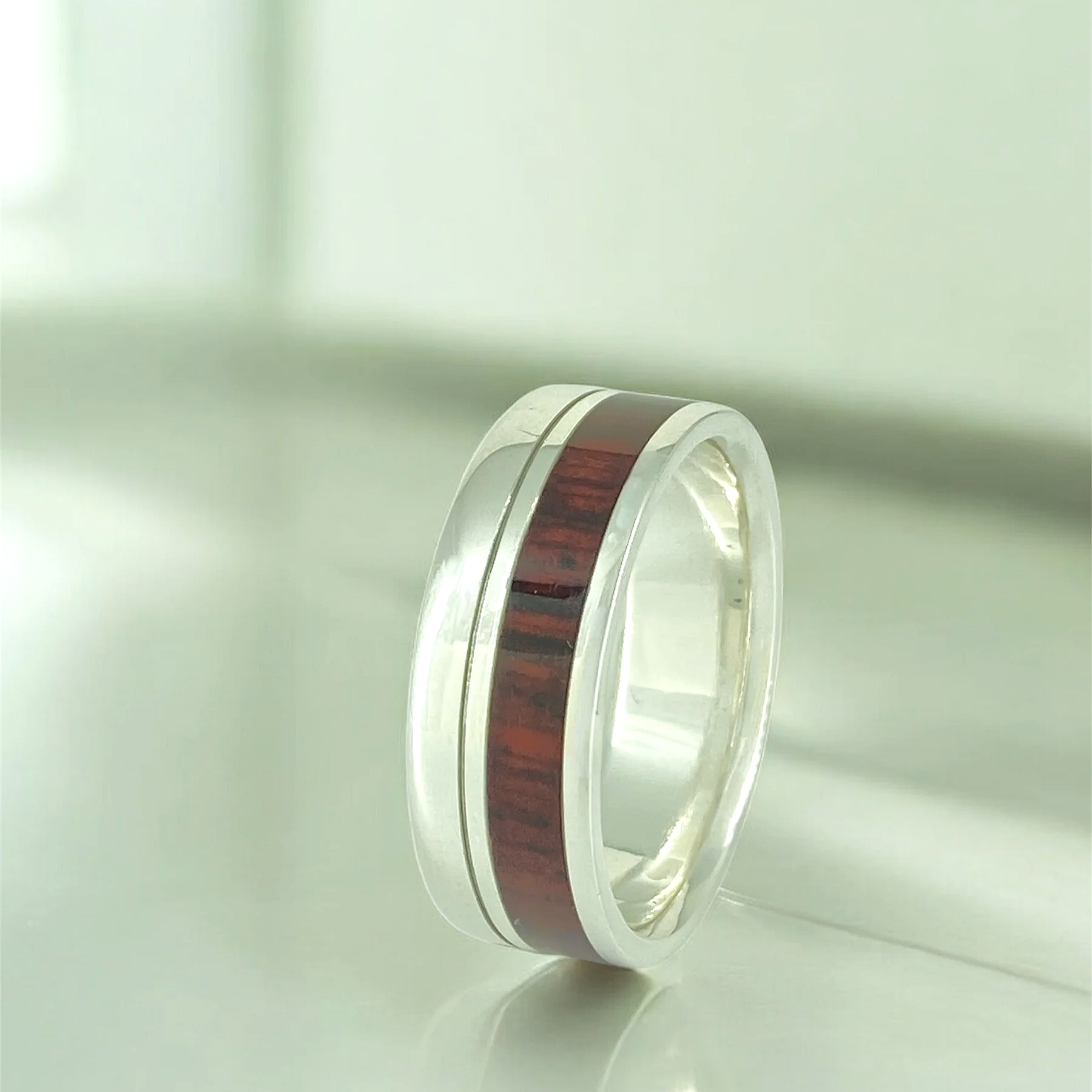 Cocobolo+Wood+off-centre+and+thin+engraved+line+in+Silver