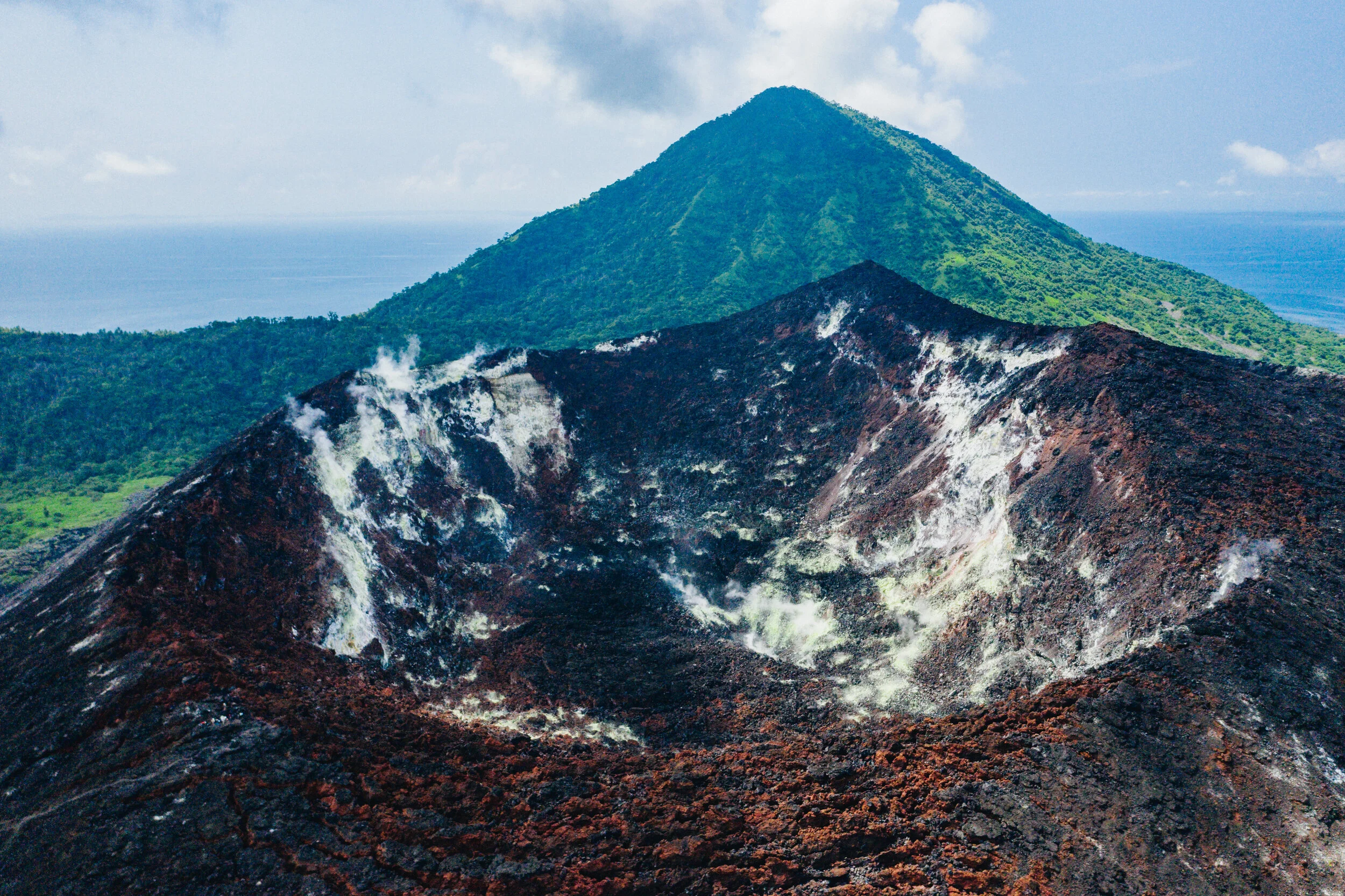 The crater rim of Tavurvur. Look close to see our team in the bottom left corner.