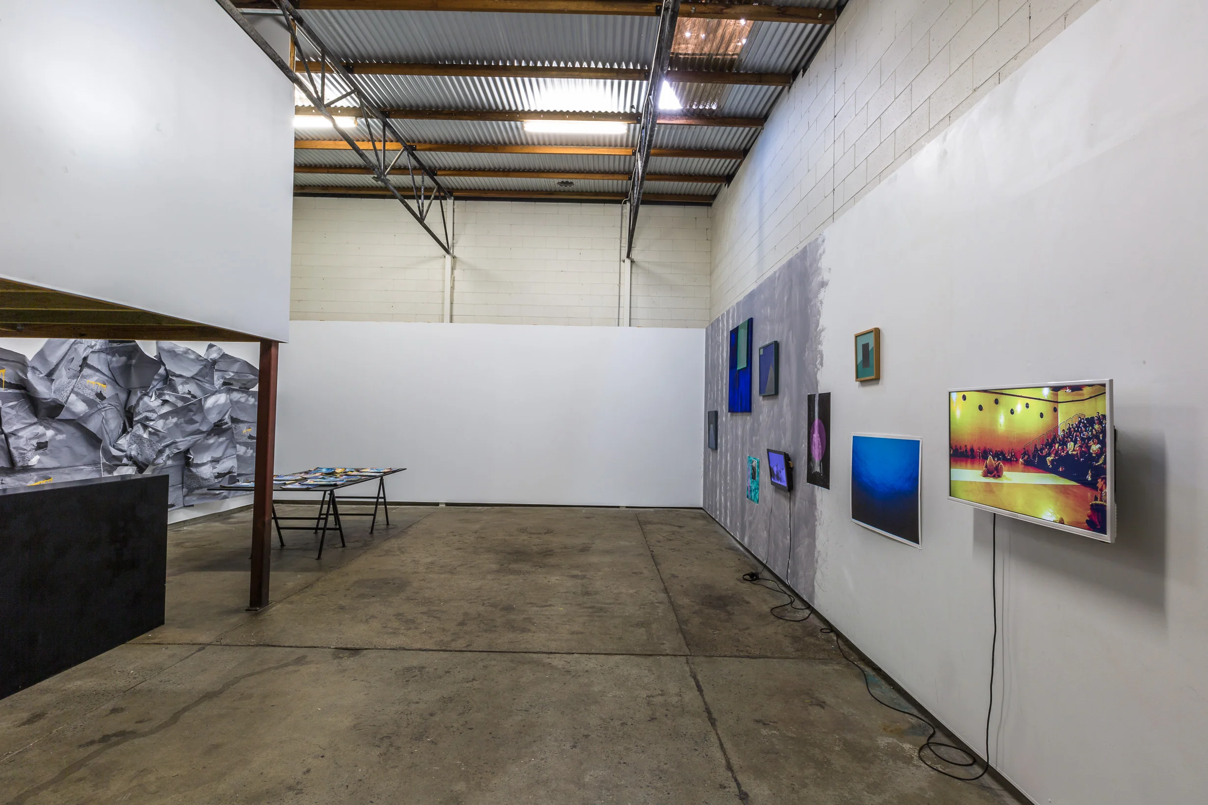 TheWalls_SurfSalon_Install_044.jpg