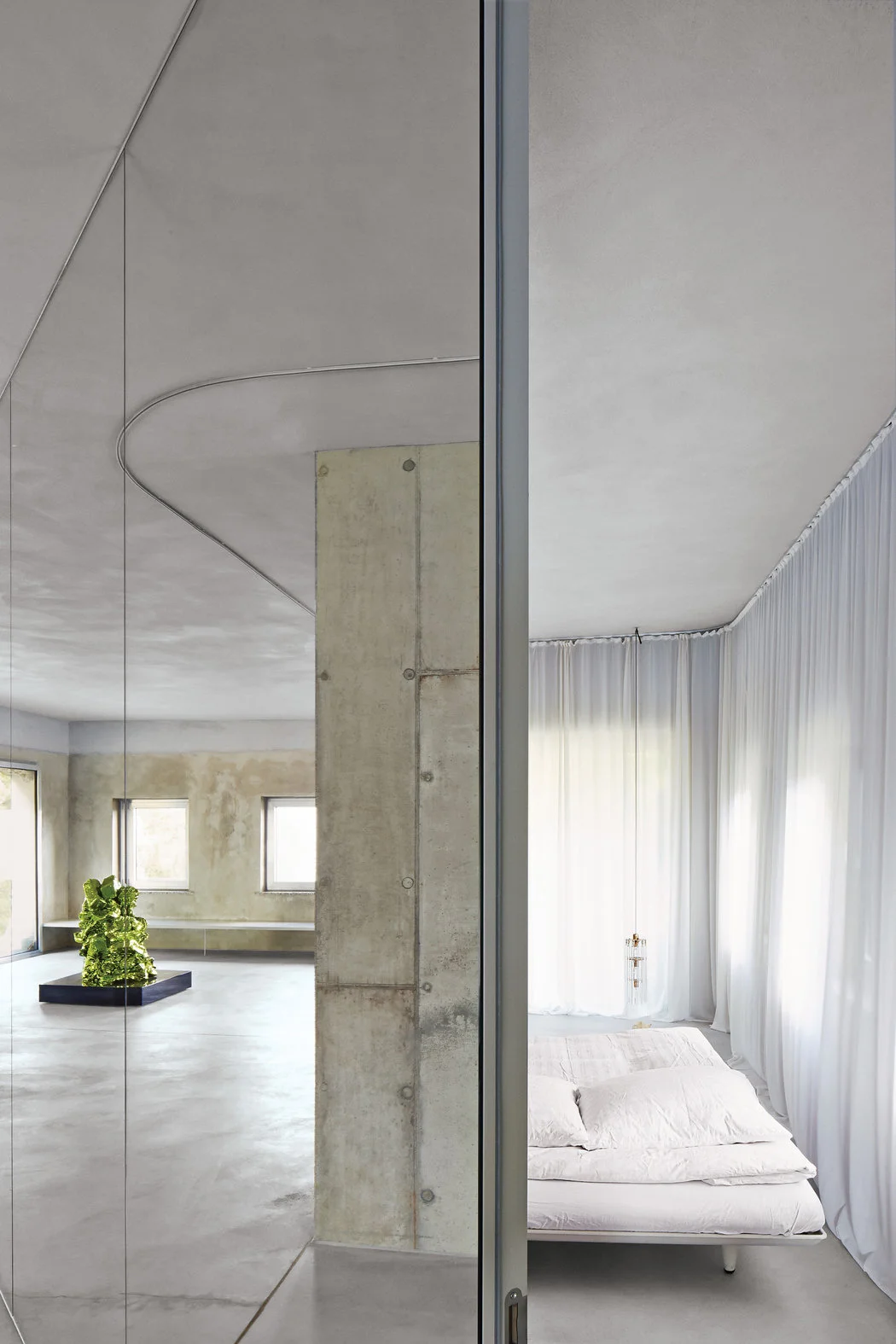 brutalist-architecture-slide-0ZPU-master1050.jpg