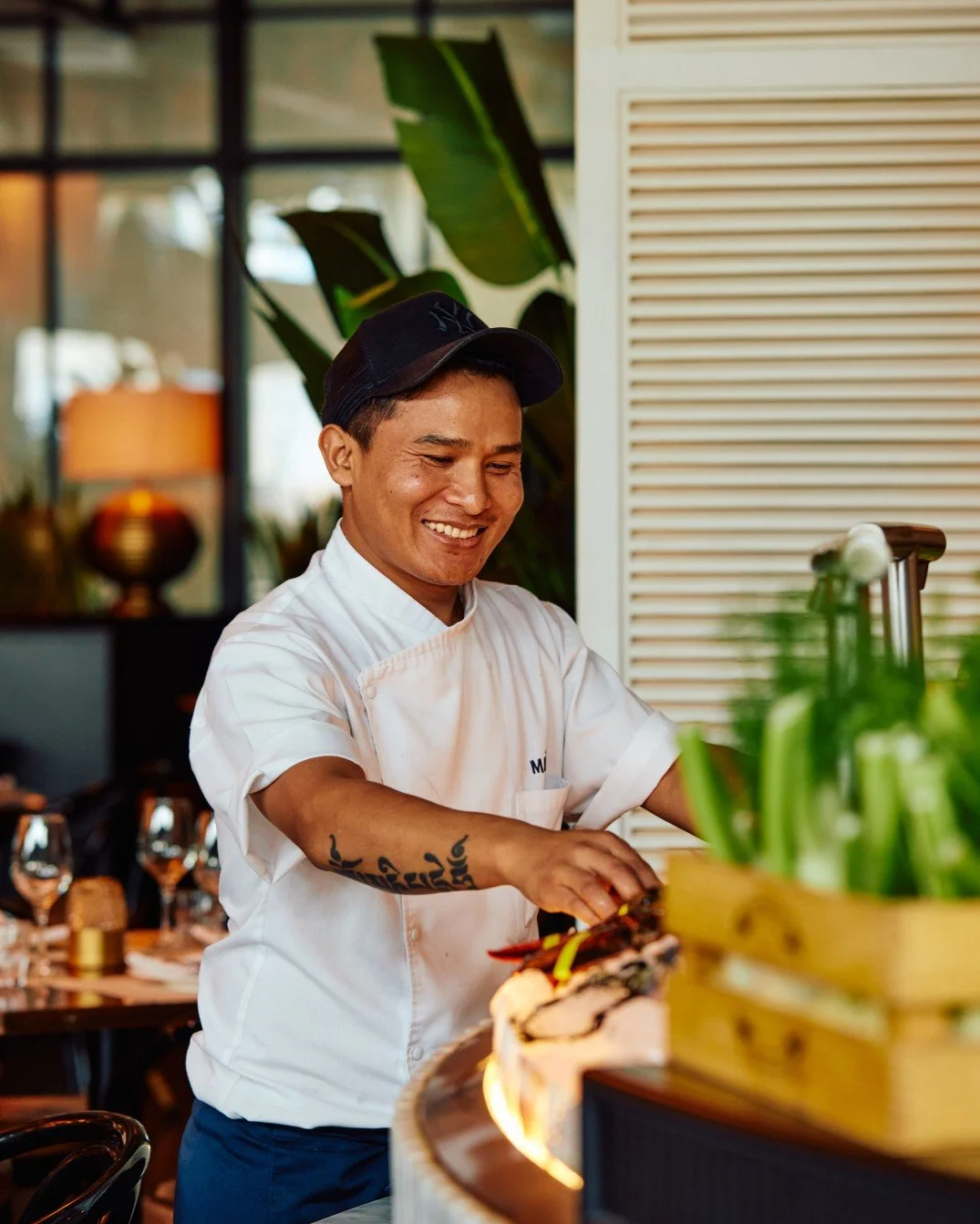 Prepping the seafood counter at The MAINE Oyster Bar &amp; Grill &ndash; loaded with 🦞 🦀 🦐 🦪and more&hellip;

 #TheMaine #TheMaineDXB #themaineoysterbar #jbr #dubai #dxb #seafood