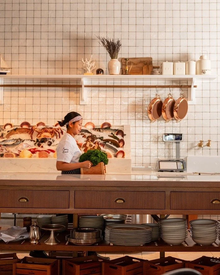 The seafood counter centrepiece. Expect the freshest lobster, seafood towers, crudo, oysters and more at The Maine Beach House.

 #TheMAINE #TheMAINEdxb #TheMaineBeachHouse #vistamarethepalm