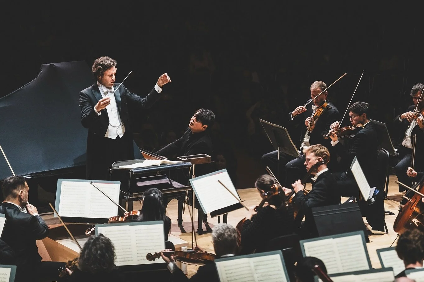 It was a joy to attend @torontosymphony Orchestra&rsquo;s Gala Celebration, where I performed Beethoven&rsquo;s Emperor Concerto. My congratulations to @ryanhuangpiano for performing such a moving encore. 💐