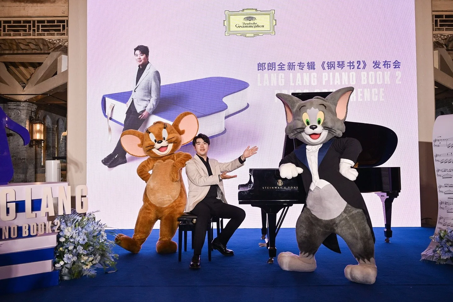 Some moments from our Press Conference in Beijing, celebrating Piano Book 2! I cannot believe that after all these years, I got to perform the piano with the cat who inspired me to... 🐈😂
