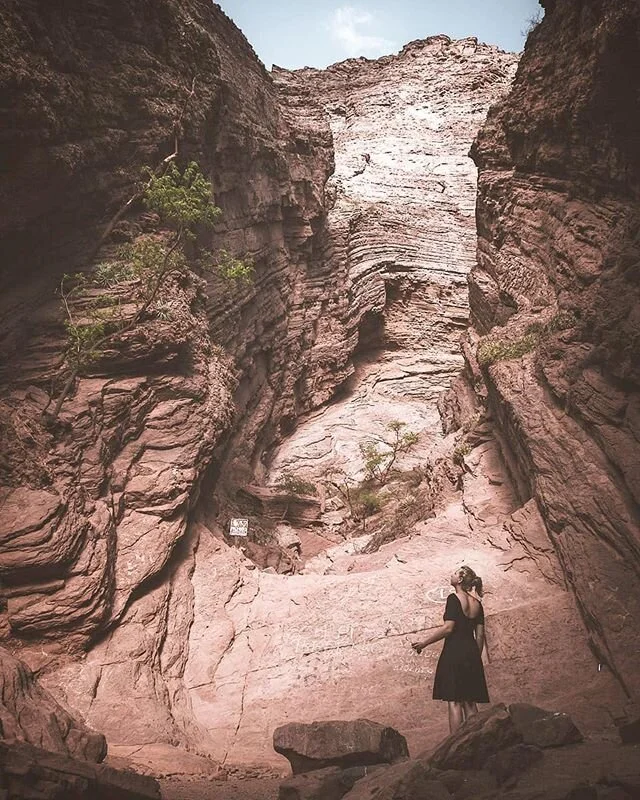 These weird shapes in the landscape where formed by waterfalls and ancient waterways. I wonder what is looked like when there was still water flowing through these canyons 🤔
&curren;
&curren;
@visitargentina @fujifilmbelgium @fujifilmeu @visitsalta 