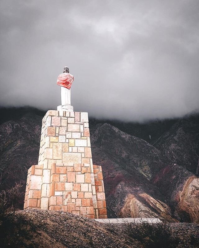 On our way from Cafayate to Humahuaca we ran into this Jesus looking over the mountains and the village below. Not really the same as the one in Brasil though 😋 this one is more colourful, which is obviously better! &curren;
&curren;
@visitargentina