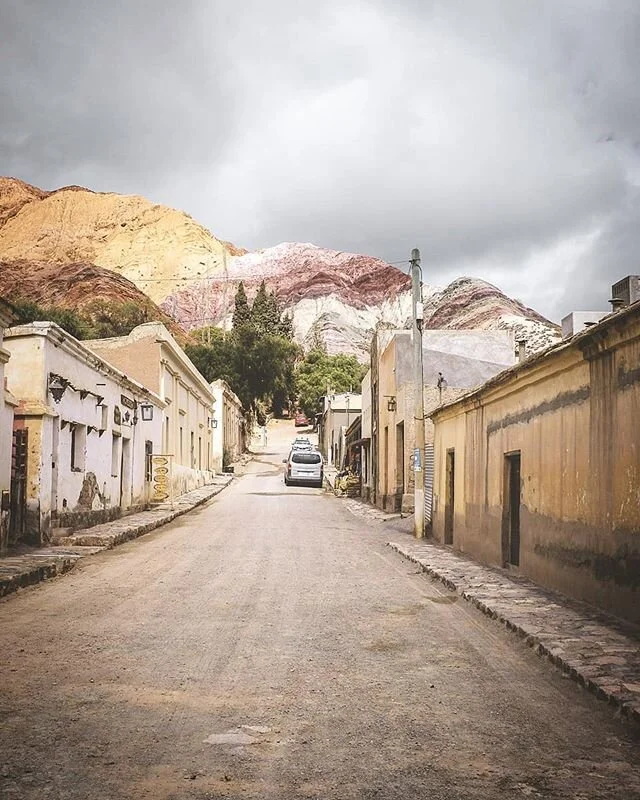 So a little bit down the road, on our way to the salt flats we drove through Purmamarca. A cozy small village built against there colourful mountains.
&curren;
&curren;
&curren;
@visitargentina @fujifilmbelgium @fujifilmeu @visitsalta @visitcafayate 