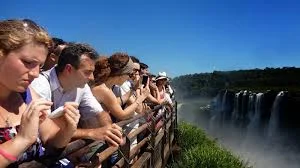 iguazu%2Bcrowd%2B2.jpg