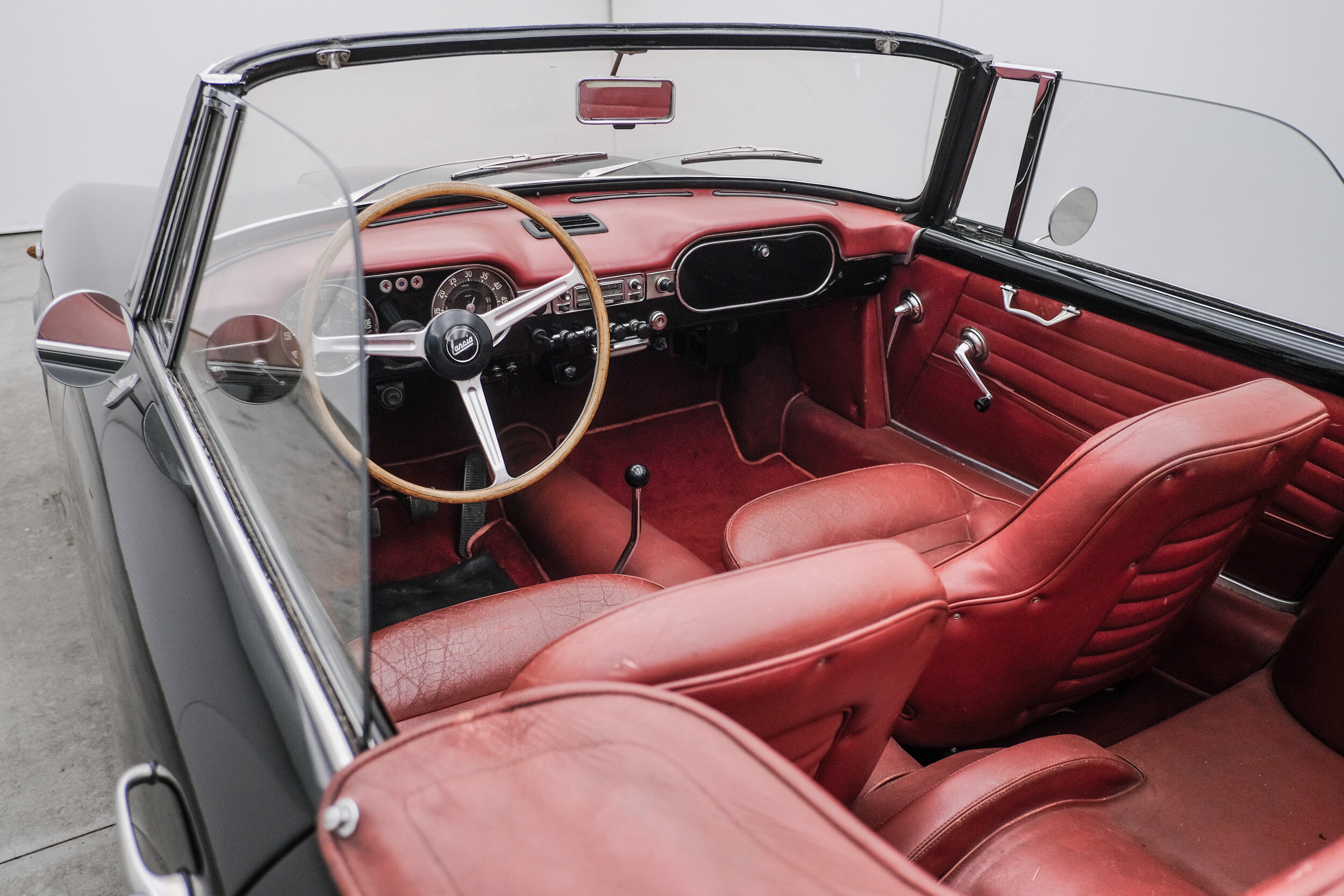 Lancia Flaminia interior red