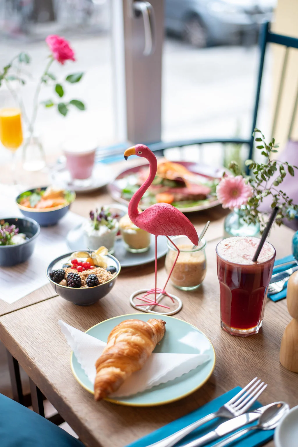 flamingocroissant.jpg