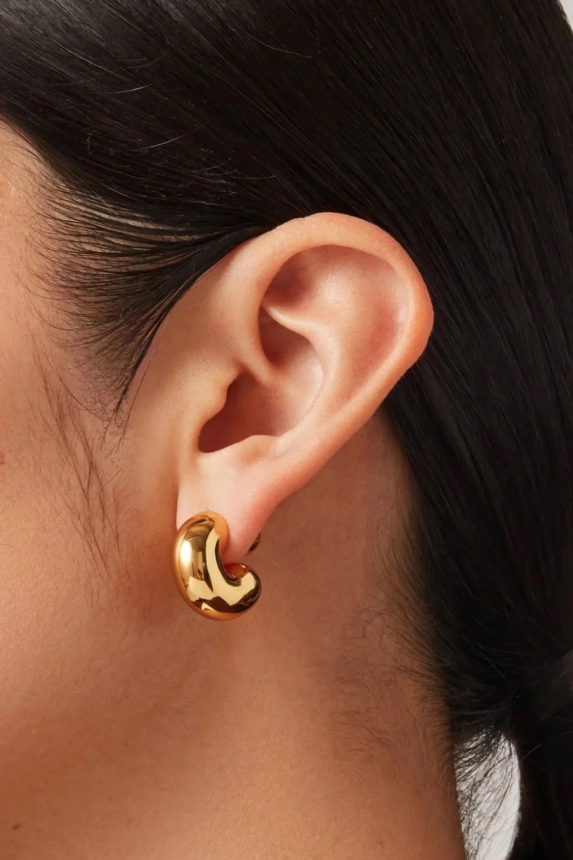 TomeHoopsMediumEarrings-Gold-4_5358fefd-81f8-4cfe-8598-852e75fb38c1.jpg.jpg