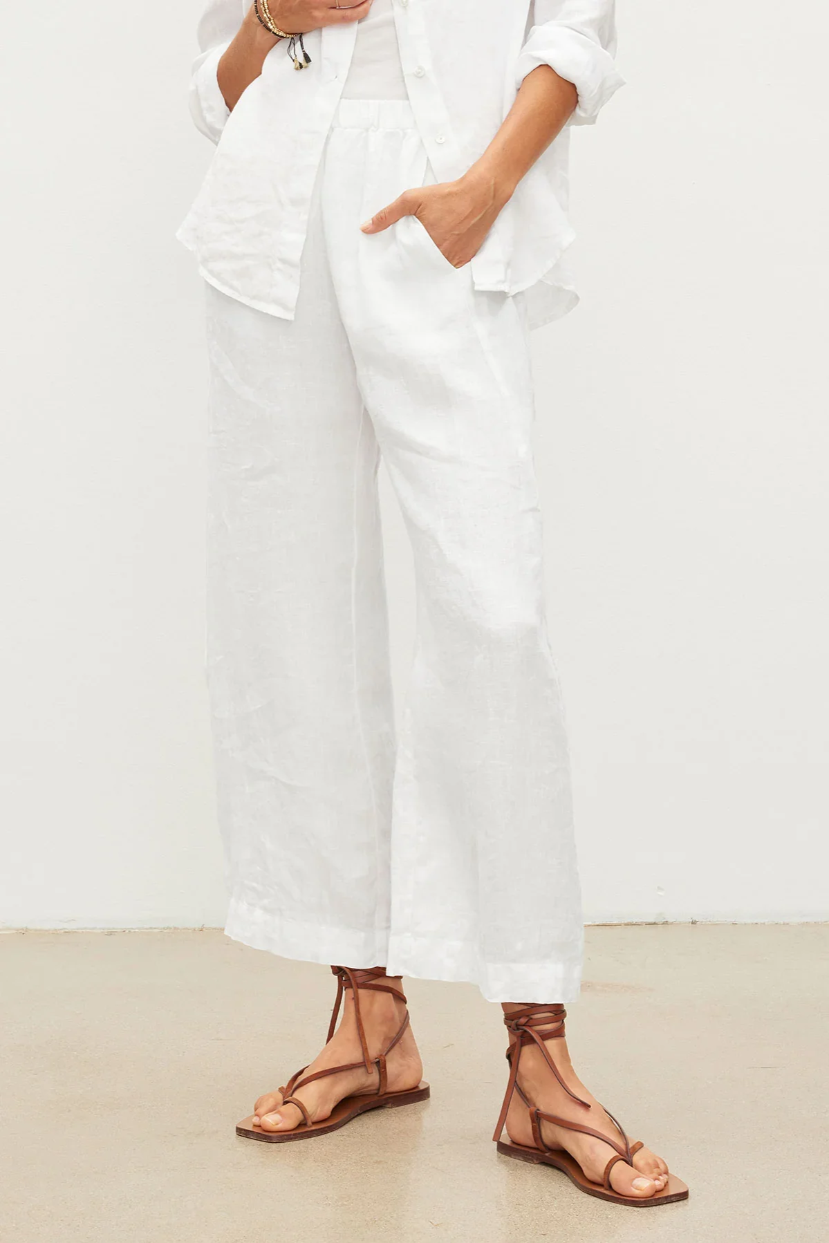 btm-woven-linen-lola03-white_0022_1_crop.jpg.png