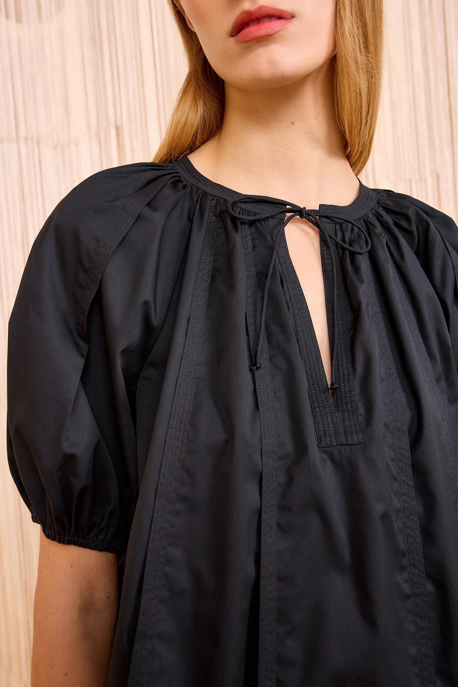 ULLAJOHNSON_LoliShortSleeveBlouse_NOIR_FA250243_02_Alt_1920x.jpg.jpeg