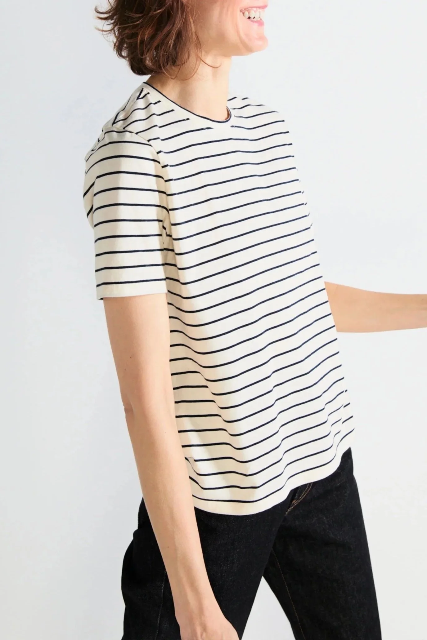 Modern_Cream_Navy_Pinstripe_03.jpg.jpg