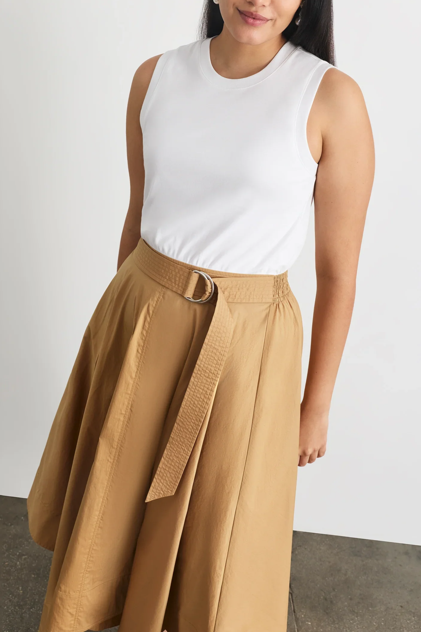 CORNELIA_DRESS_TAN_WHITE_EXTENDED_070_debbf175-692f-40e9-97de-f2f846ecdf96.jpg.png