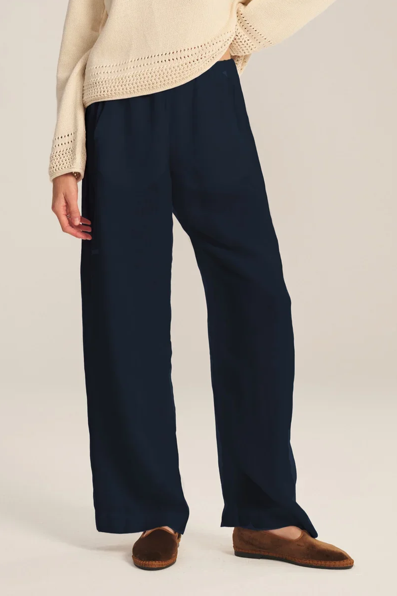 lola03-navy_008copy.jpg.png