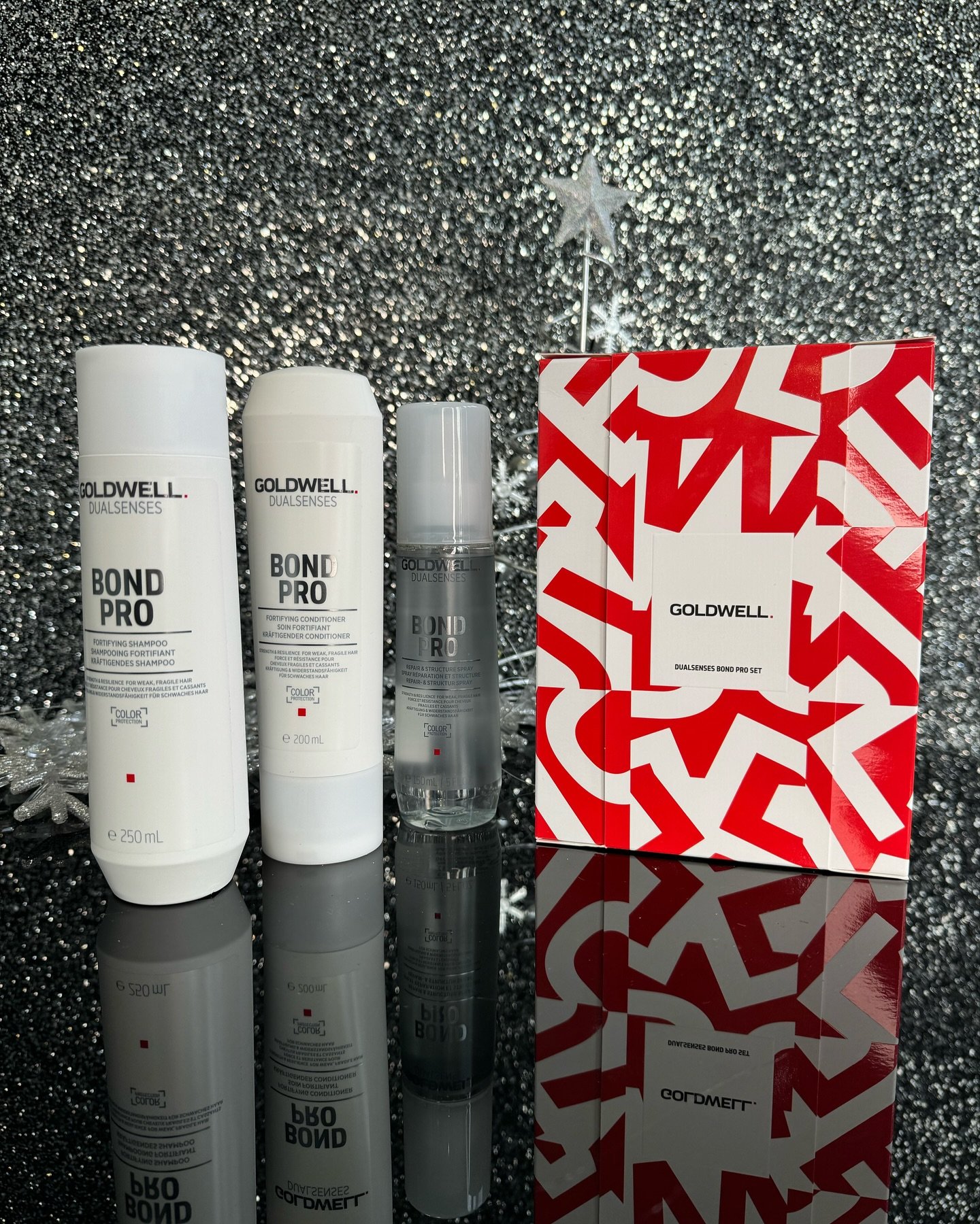 Need a last minute Christmas gift?! 😫🎄

We have the PERFECT Christmas gift sets for you! 

Pop into the salon during any of our salon opening times (please see previous post) and we would be more than happy to help! 🤩