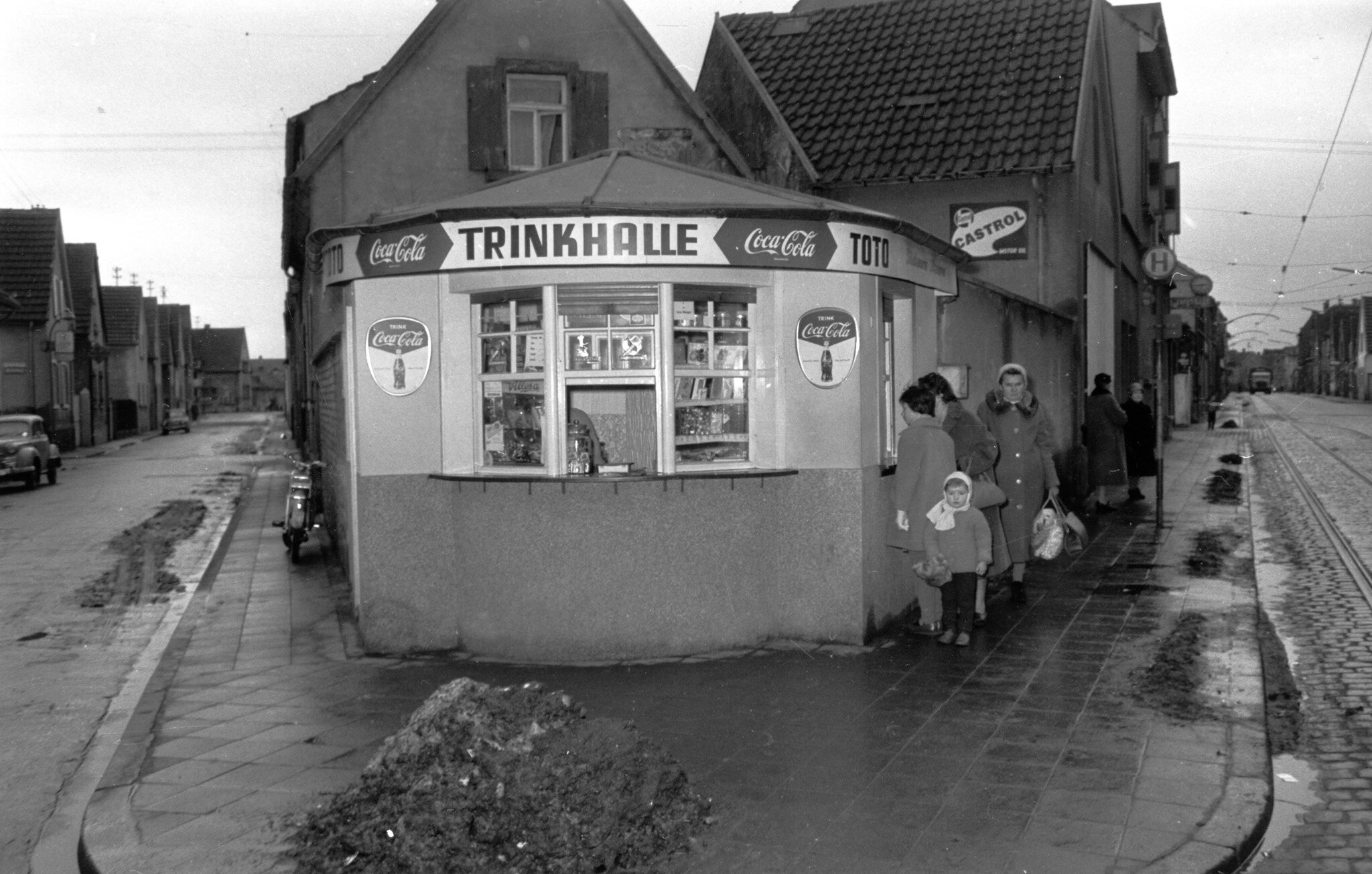 Trinkhalle LU-Rheingönheim, Haupt- Ecke Nachtweidstraße, Anfang 1960er Jahre.jpg