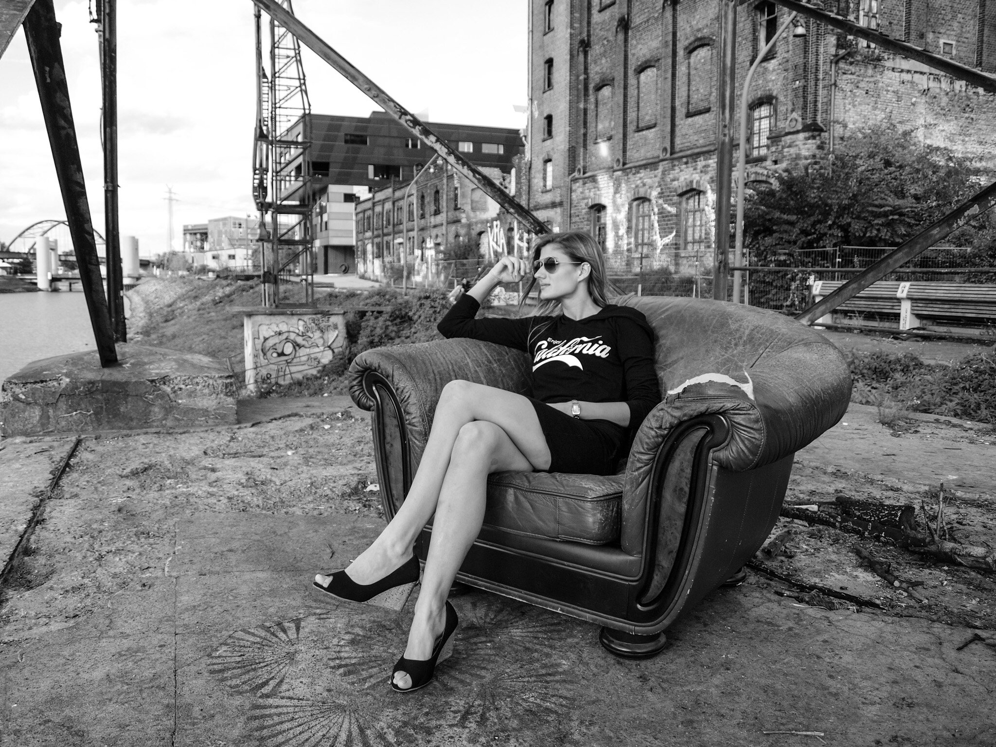 Ida sitting in an armchair at the harbor | Mannheim, 2012.jpg