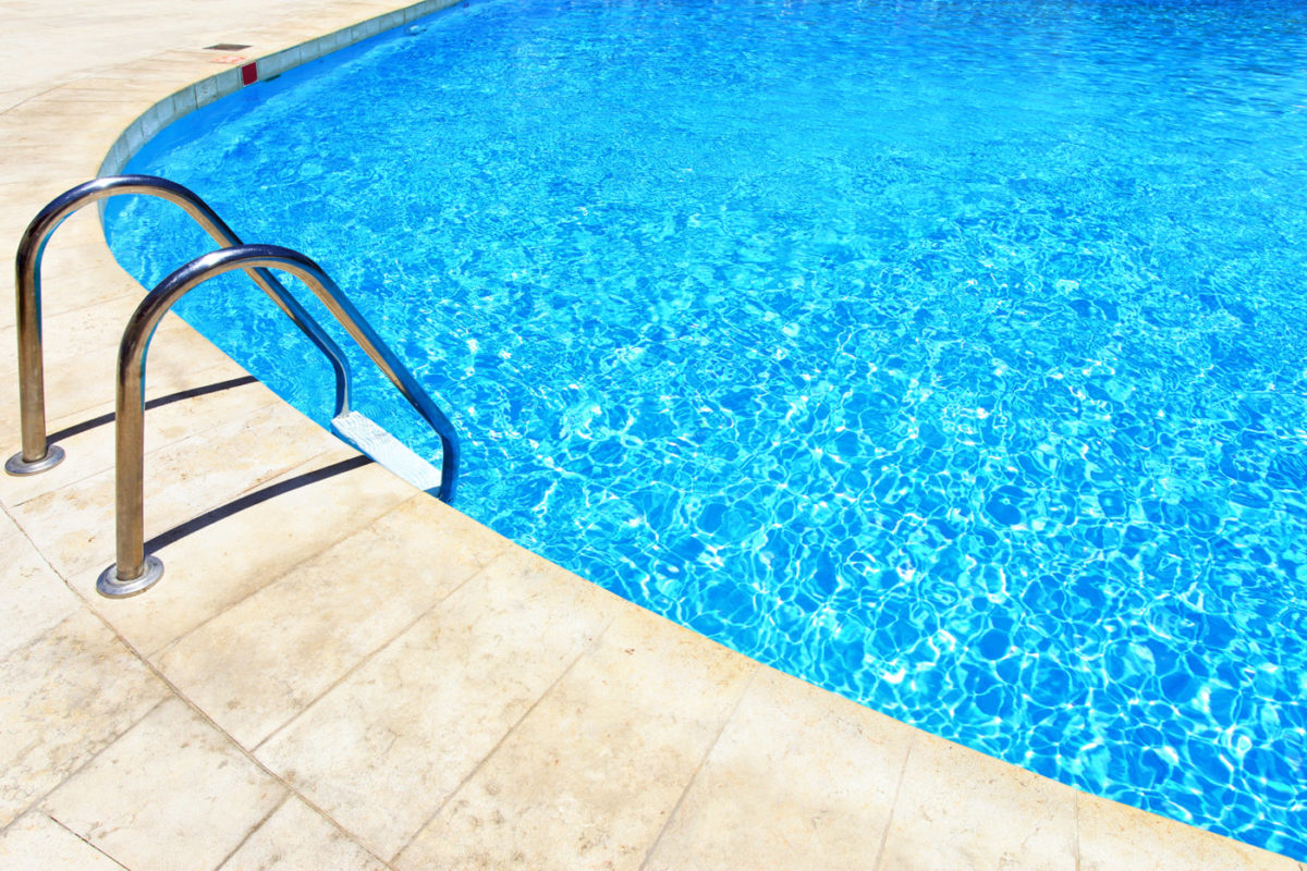 The-Best-Way-to-Clean-a-Pool-Without-Chlorine-1200x800.jpg