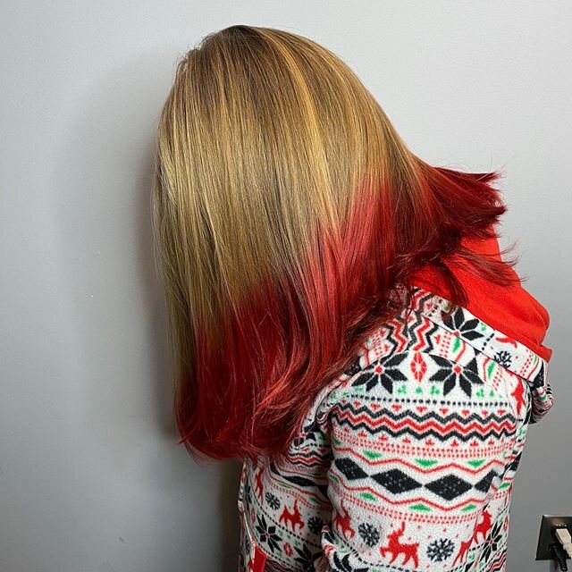 Blonde hair dipped in red Sam had so much fun working with her customer #dippedinred #blondbobcut #blondombre #pulpriothair #pulpriotcolor #njstylist #njhairsalon #spartastylist #spartasalon #salonserendipity #bobhairstyles @salonserendipity1