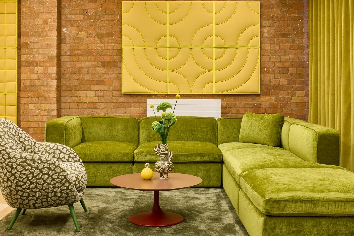 Continuing our 2025 Project retrospective: 
Earlier this year we worked with @johansondesignofficial to create their first fully immersive showroom in Clerkenwell.

****SWIPE ⬅️TO SEE THE BEFORE****

SHOWROOM LOUNGE CORNER 
One space, big shift. We d