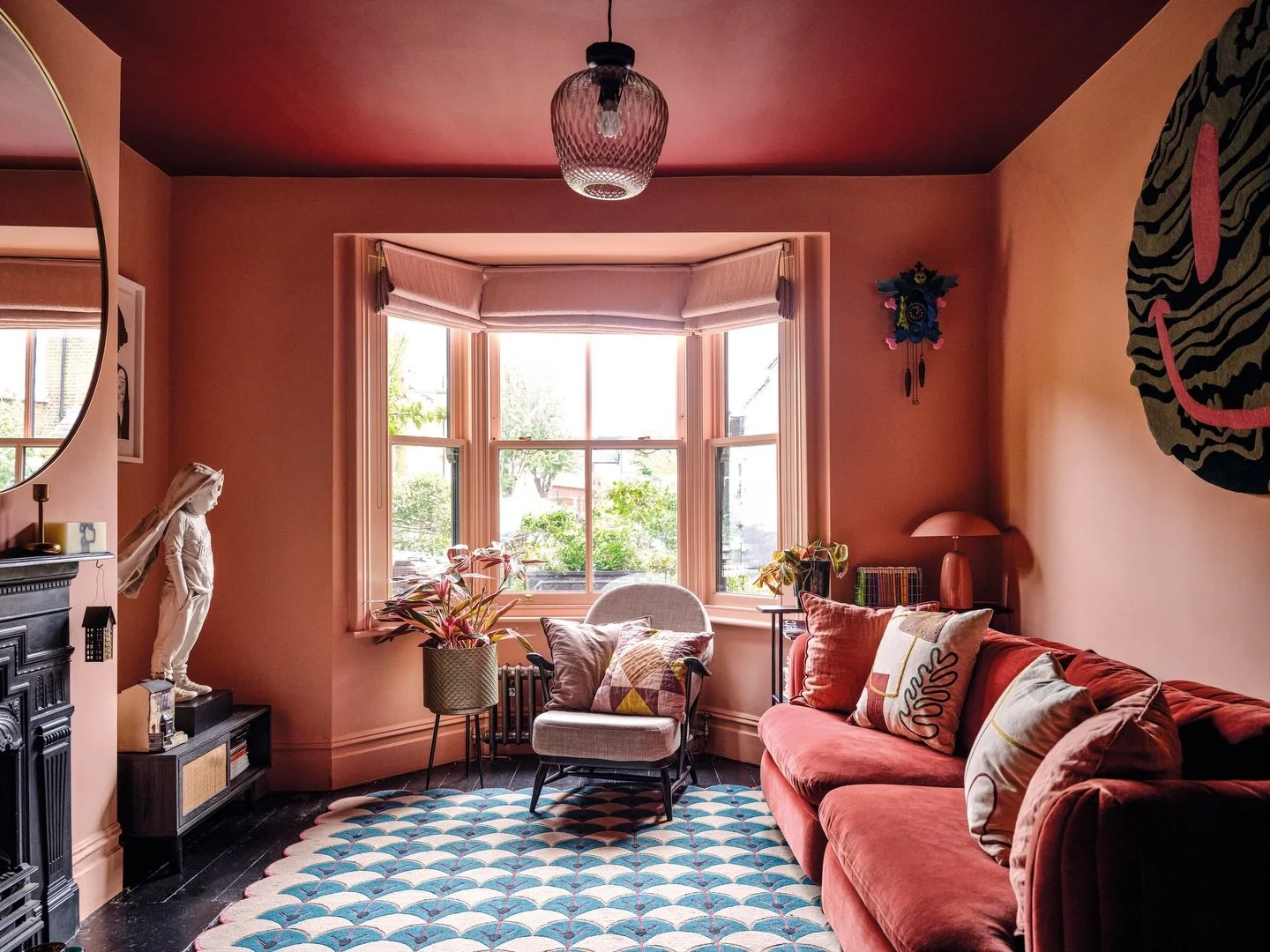 In today&rsquo;s colour theory lesson: #ColourCapping

This is the art of using colour on ceilings and can also include the upper portion of walls to add interest without taking over a room.

It frames the space, adds architecture and creates warmth.