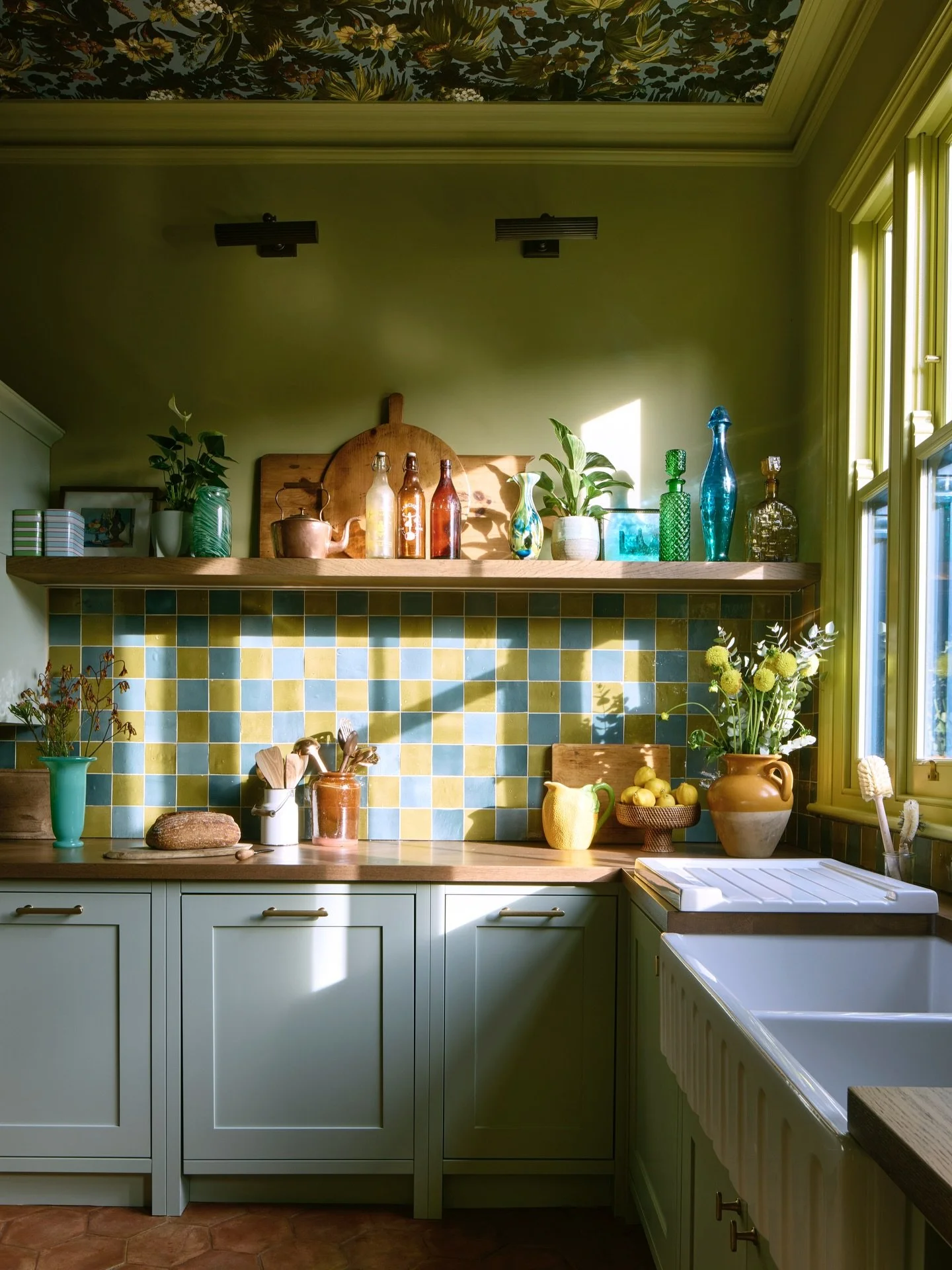 The kitchen at &lsquo;The Duke&rsquo;

The brief was to create a space that feels like the heart of the home &mdash; warm, welcoming and genuinely practical. Open, bright and easy to live in from morning coffee through to late suppers.

A soft palett