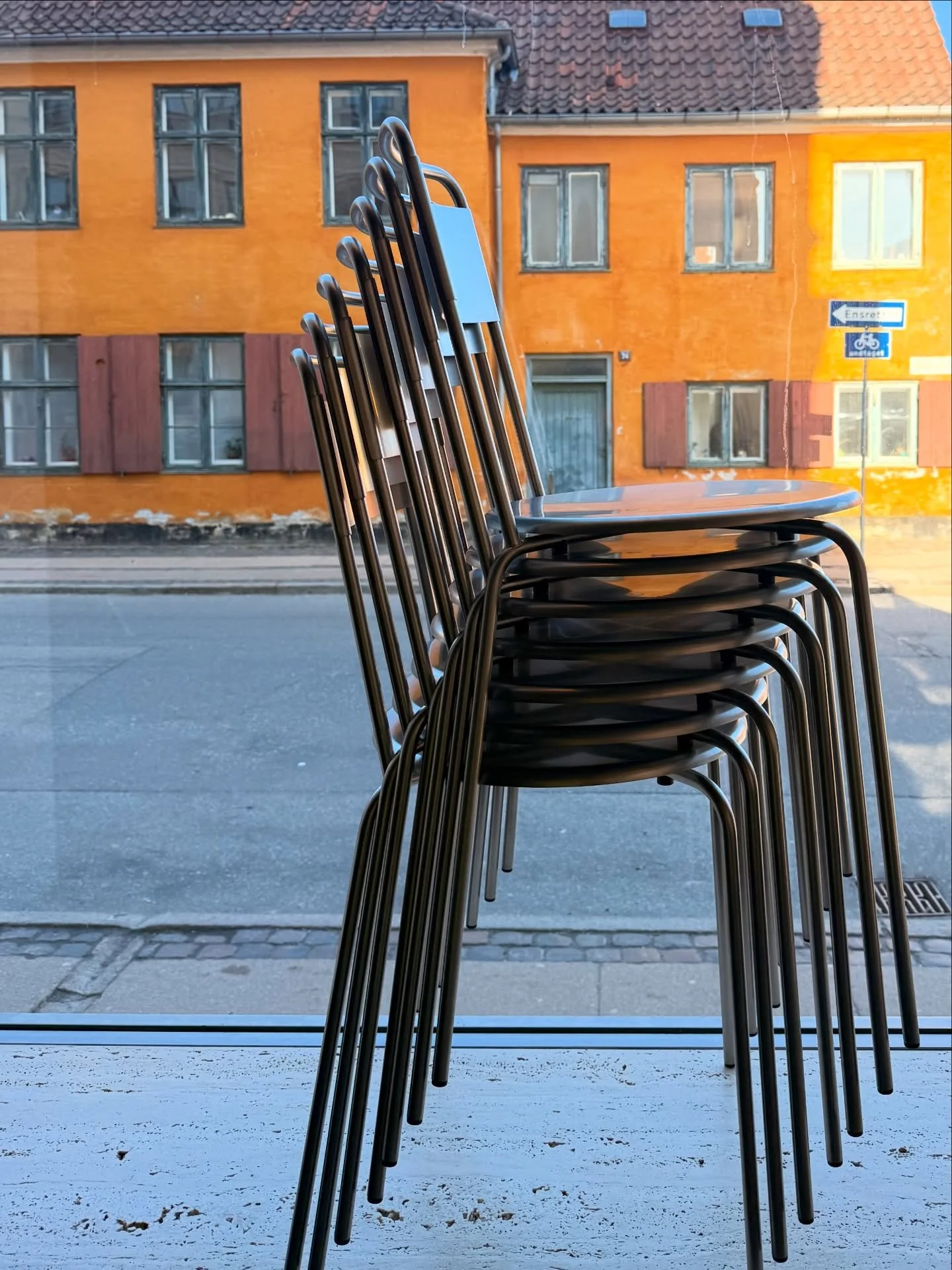 Never say no to Copenhagen is one of our unofficial company mottos 😆

So when Michelle @hyphendesignagency invited us to visit @nuuralighting, @liniedesign and @wendelbodk it was an automatic ja 🇩🇰❤️

We spent the trip with a brilliant group of ar