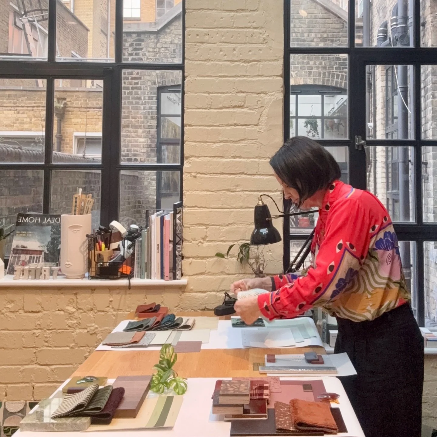 Playing with colour, texture and materials for a new residential project we are designing, in the studio today 🎨💁🏻&zwj;♀️

~

#interiordesign #interiors #homerefurbishment #homerenovation #residentialinteriors