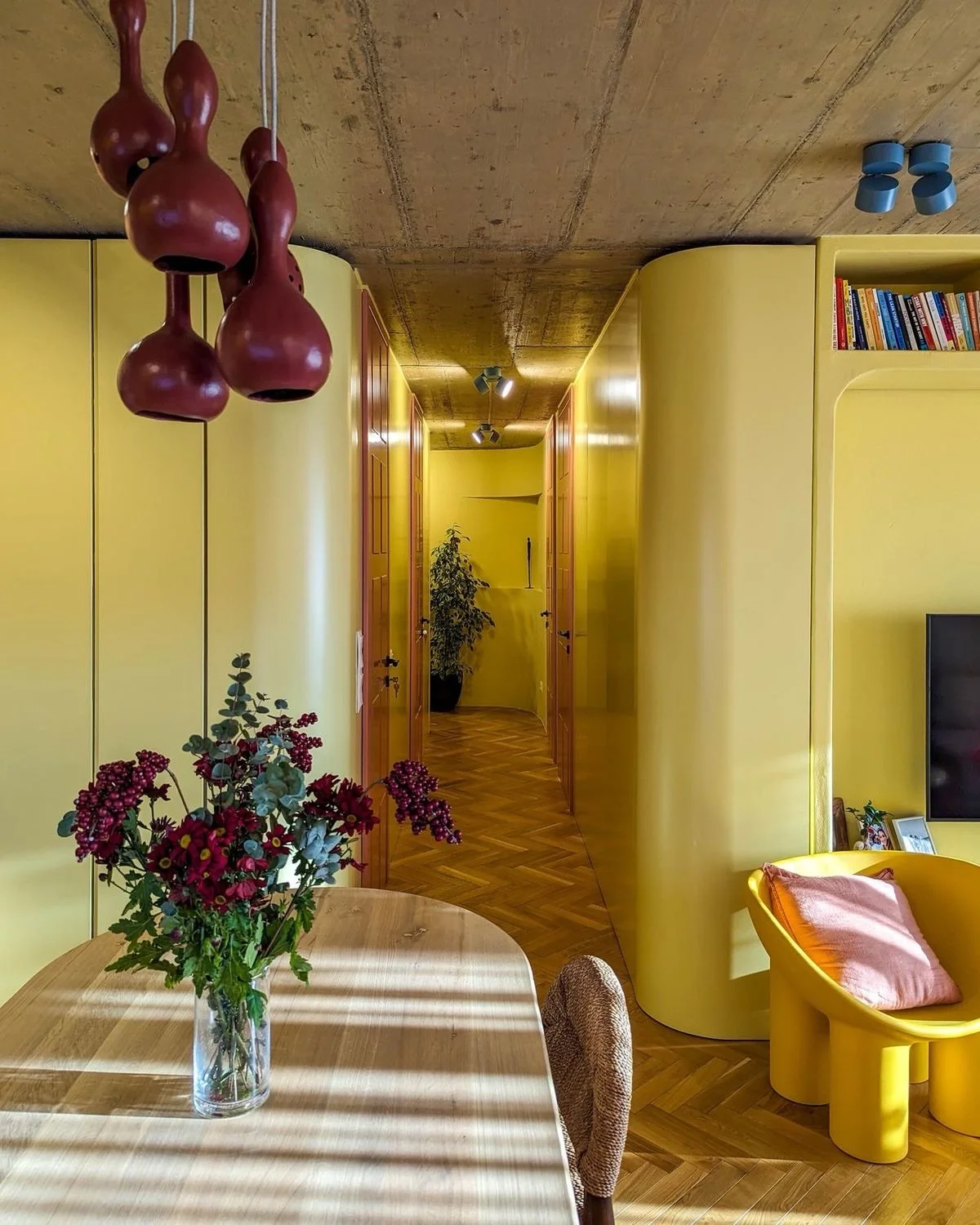 Let the Spring Zing in 🌼
This week we&rsquo;re celebrating spring interiors, bold colour, and mood-boosting spaces. Think colourful interiors, joyful homes, and workspaces that feel fresh, energised and full of life. 🌸

~

#interiordesign #colourfu