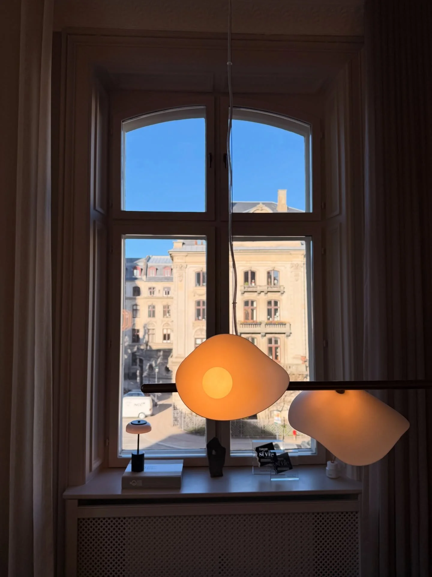 March ✨ brought us a fabulous trip to Copenhagen with @hyphendesignagency, Chelsea design week, checking out the fab interiors @carbonerestaurants, lots of time sourcing  and playing with samples for our residential project, some spring blooms and sk