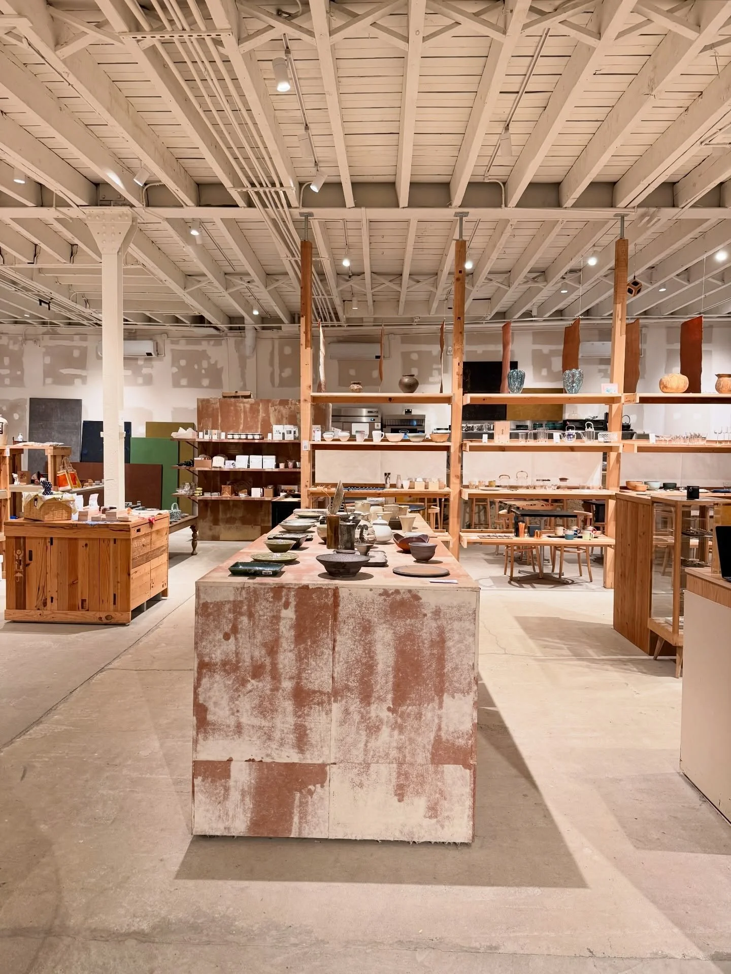 A New York trip blending business &amp; pleasure &mdash; and a full sensory overload in the best way 🤩
A few design highlights so far&hellip;

1-3 50 Norman Ave Williamsburg 
4. The Wythe Hotel 
5. 25 Kent 
6. Kith Williamsburg 
7. William Vale 
8. 