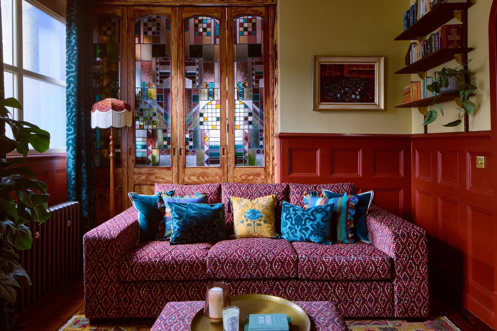 Sharing a few more before + afters from our East London pub renovation ✨

The client loved the original layout of the snug, so rather than reinventing it, we focused on elevating what was already there. The existing sofa was beautifully refurbished w