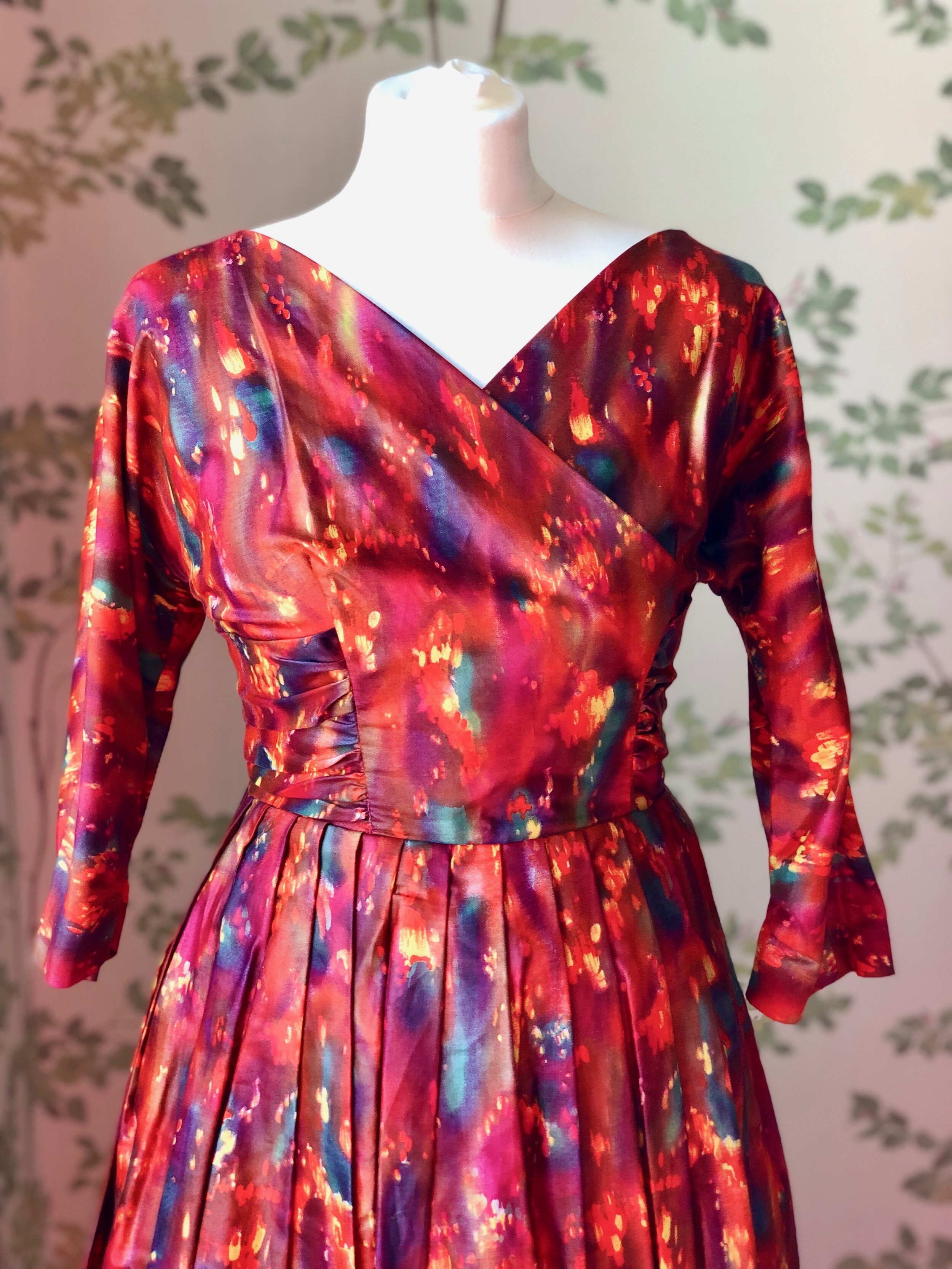 Red cocktail dress, 1950s — L I N E S