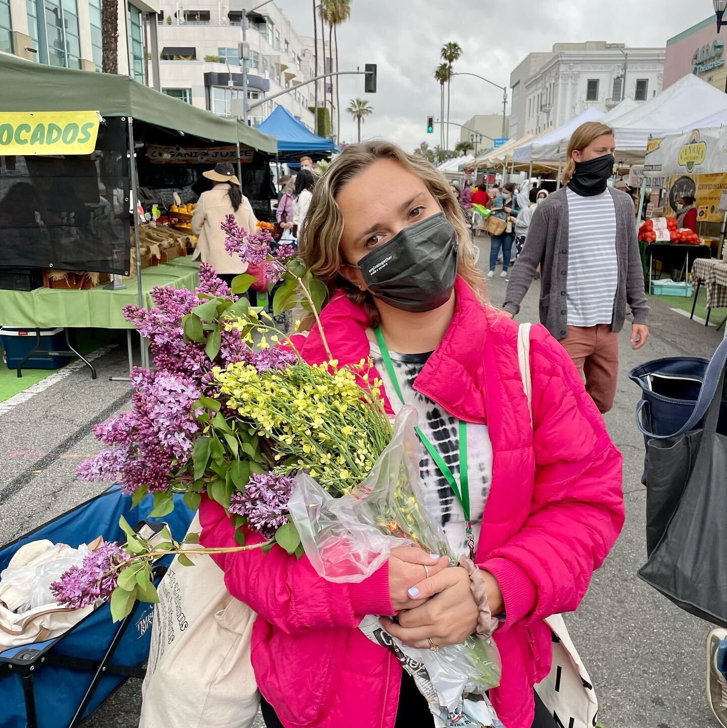 one of my very best &ldquo;cook friends&rdquo; @veronicakimreyes picked me up bright and early this am and we headed up to the @smfms. i stocked up on all good stuff including lots of @harrysberries and @weiserfamilyfarms pee wee potatoes. the santa 