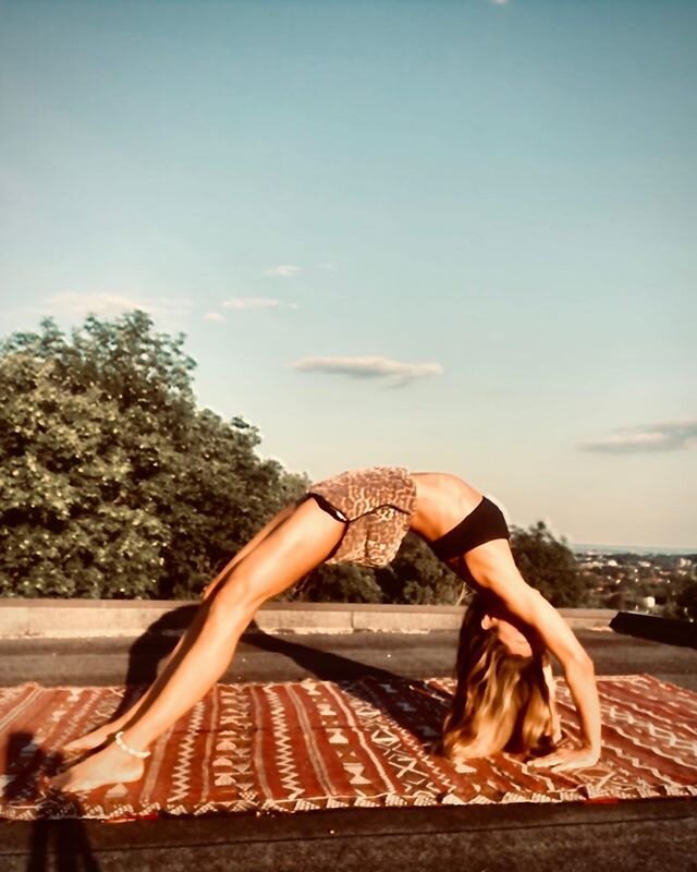 &sbquo;The body calls, the body calls out, it whispers at first but it ends with a shout,&lsquo; (Devendra Bernhart, the Body Breaks) ✨✨✨Let&rsquo;s come together in spirit while we can&rsquo;t be together in person. Join me @retreatvienna to connect