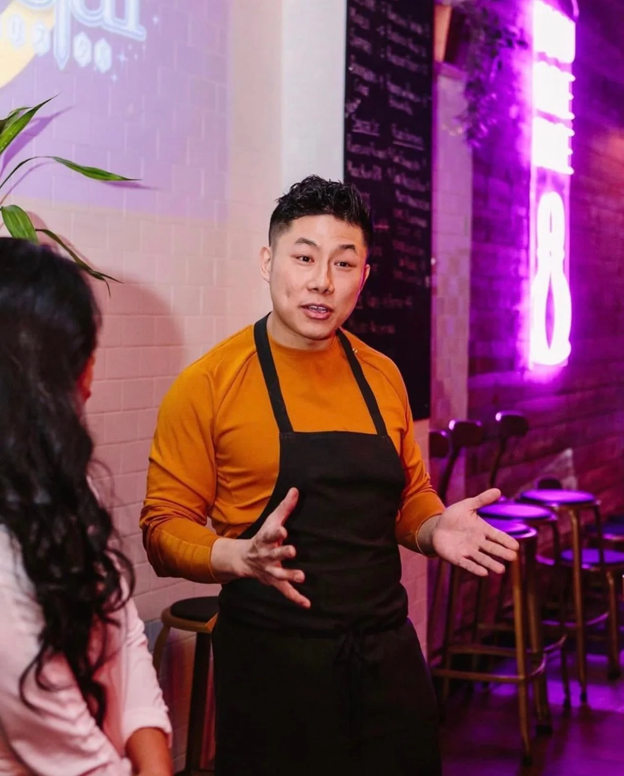  Chef Mark Lee speaks with guests at a group event 