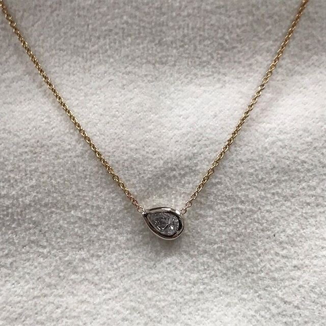 Pear shaped diamond in white gold bezel on yellow gold chain🤩 Unusual gift to bring smile on her face😍 #anemonijewelers #localjeweler #delawarejeweler #handmadejewelry #handmadenecklace #customjewelry #customnecklace #goldnecklace #diamondnecklace 