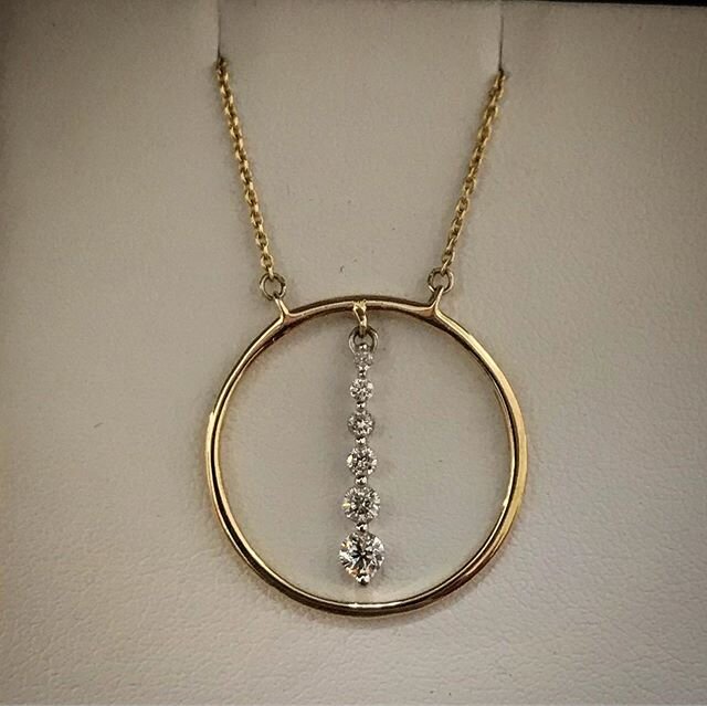 Relax your brain and look at shiny things🤪🤩 #anemonijewelers #localjeweler #delawarejeweler #designerjewelry #designernecklace #goldnecklace #yellowgoldnecklace #diamondnecklace #circlenecklace #kallati #kallatijewelry #kallatinecklace #giftforher 