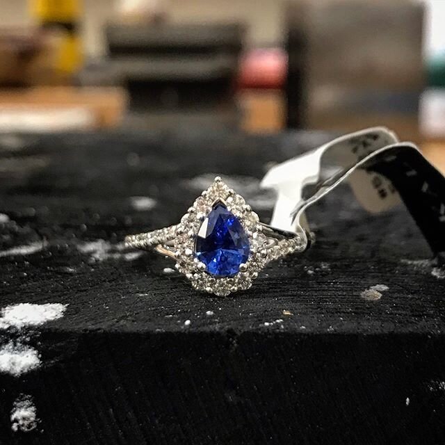 Keep it classy with nice sapphire halo white gold diamond ring🤩 #anemonijewelers #localjeweler #delawarejeweler #designerjewelry #designerring #kallati #kallatijewelry #kallatiring #sapphirering #teardroprings #halorings #diamondrings #cocktailrings
